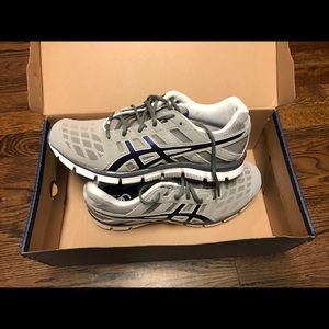 NIB men’s size 10.5 Asics tennis shoes